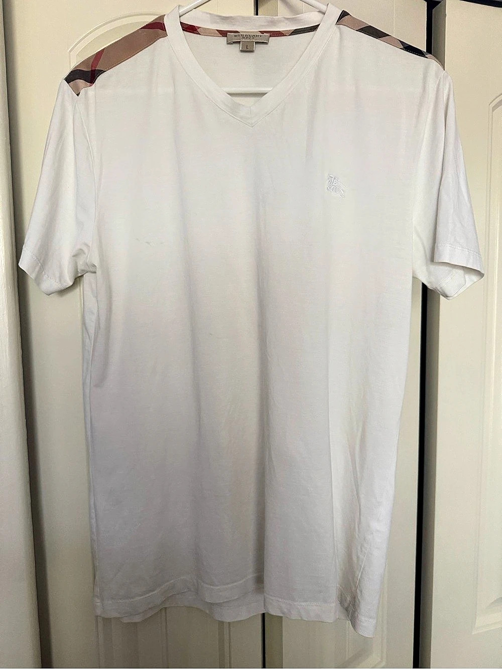Burberry unisex Color Block V-Neck Tee White (see measurements)